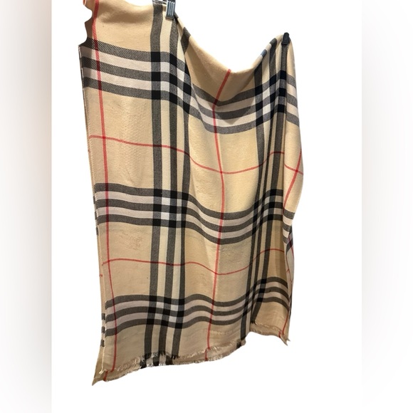 Burberry wide check cashmere scarf - Picture 3 of 7